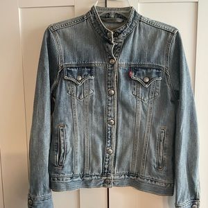 Vintage Levi’s Denim jacket. Small